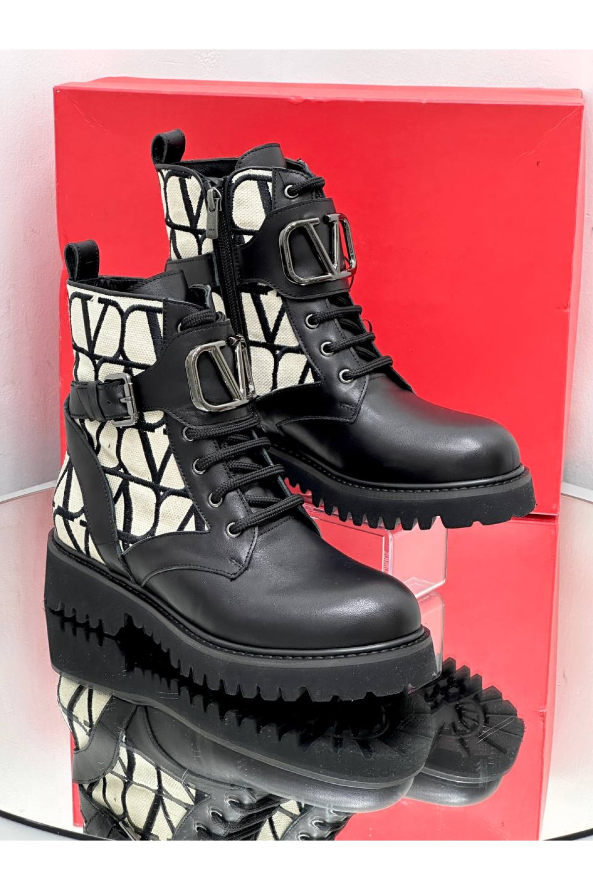 Valentino - Kadın Bot