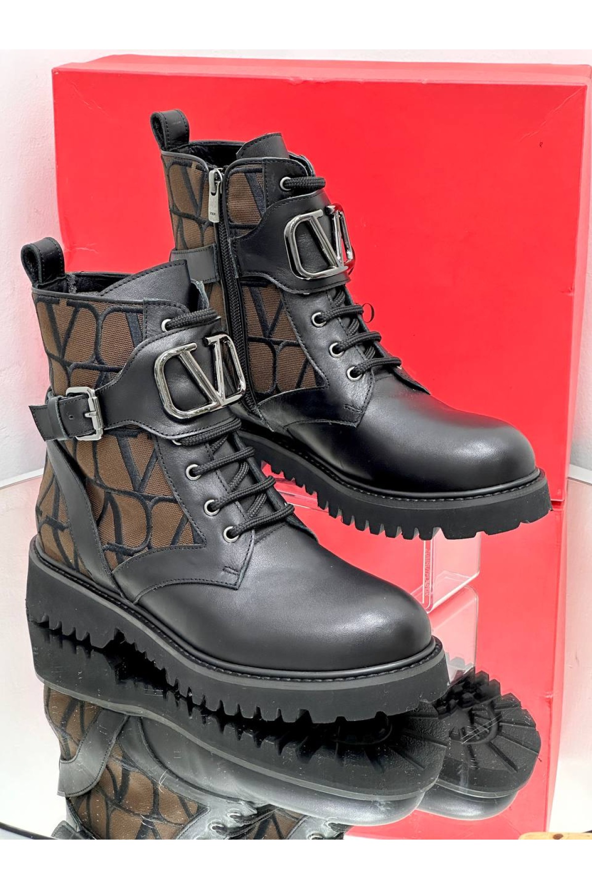 Valentino - Kadın Bot