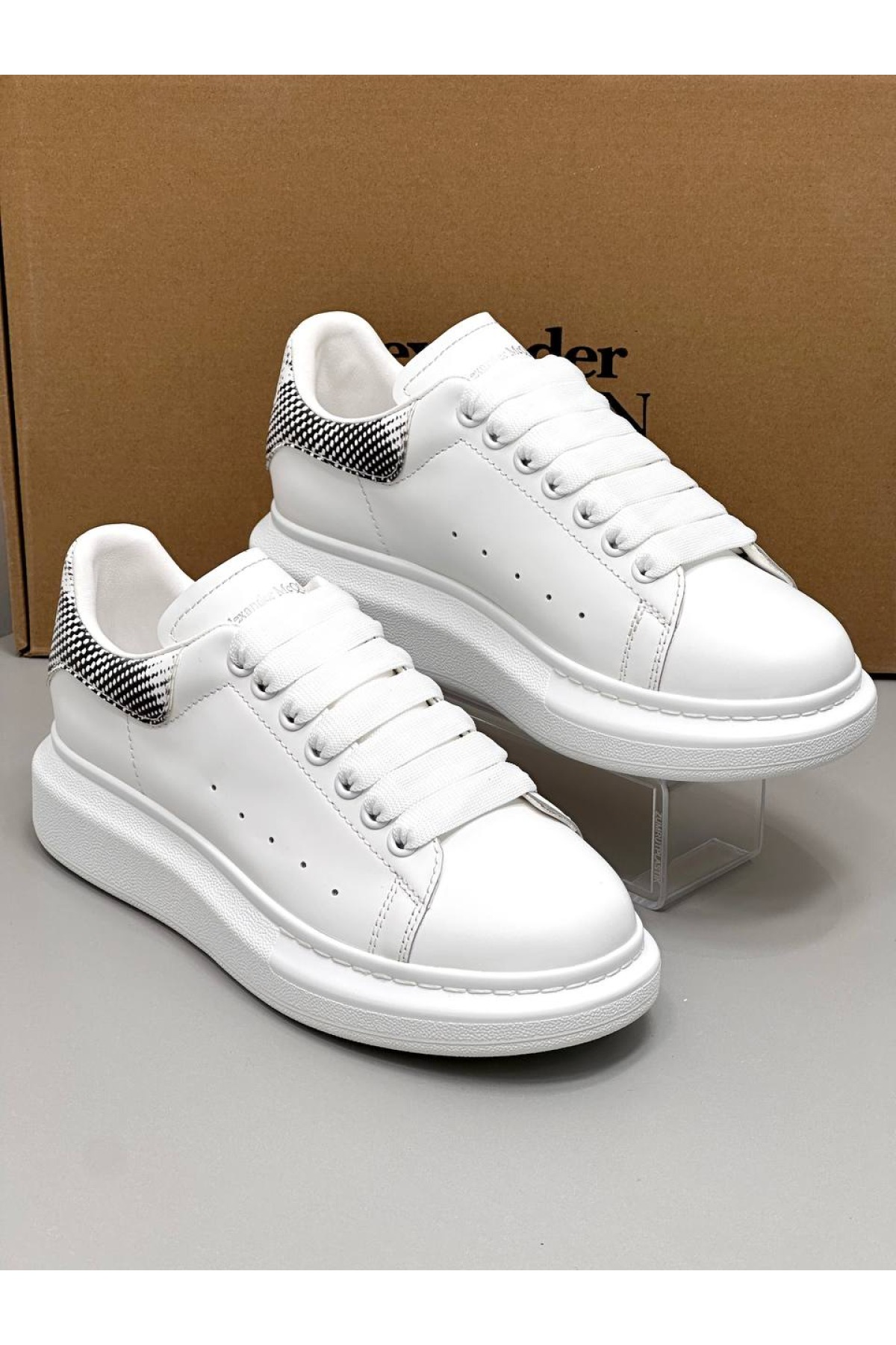 Alexander McQueen - Erkek Ayakkabı - Beyaz - Baskılı